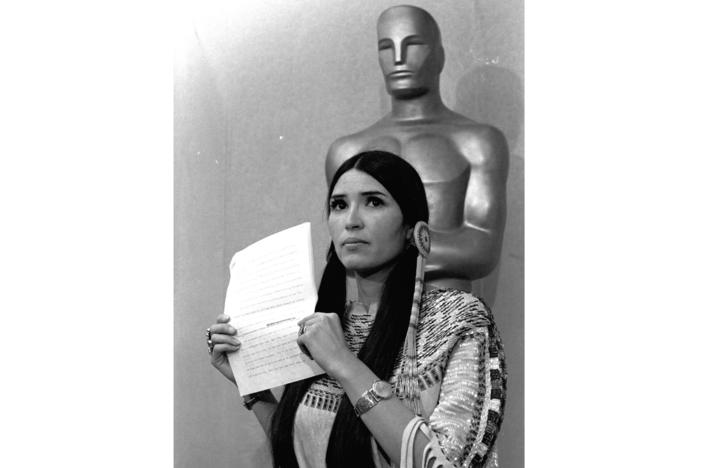 Sacheen Littlefeather appears at the Academy Awards ceremony to announce that Marlon Brando was declining his Oscar as best actor for his role in <em>The Godfather</em>, on March 27, 1973.