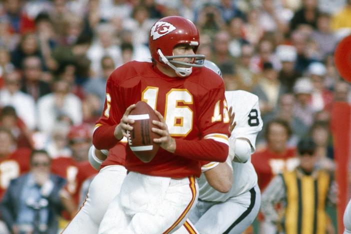 Quarterback Len Dawson #16 of the Kansas City Chiefs drops back to pass against the Oakland Raiders during an early circa 1970's NFL football game at Arrowhead Stadium in Kansas City, Mo.