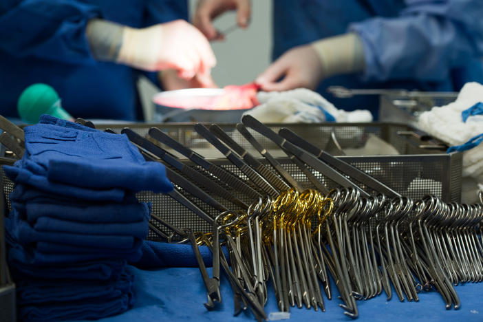Surgical instruments used in a kidney transplant in 2016.  The agency that oversees organ allocation, the United Network for Organ Sharing, is under scrutiny after a report documented loss and waste of donated organs, often because of problems transporting the organs.