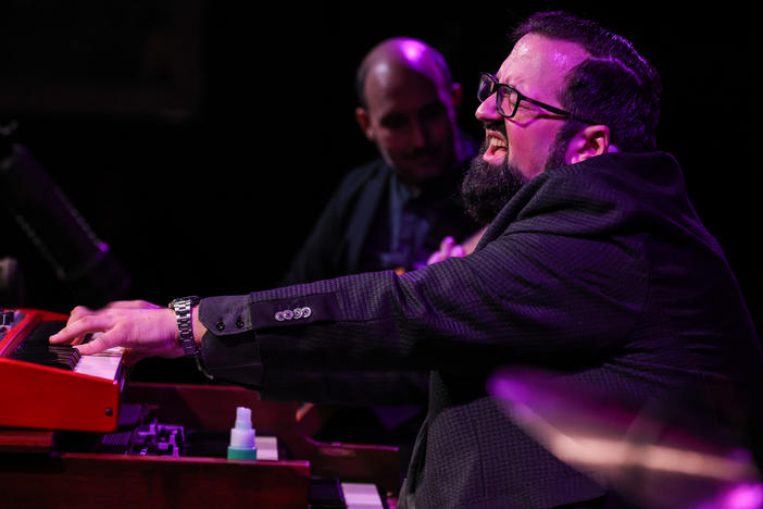Joey DeFrancesco performs at the Jazz Kitchen in Indianapolis in 2021.