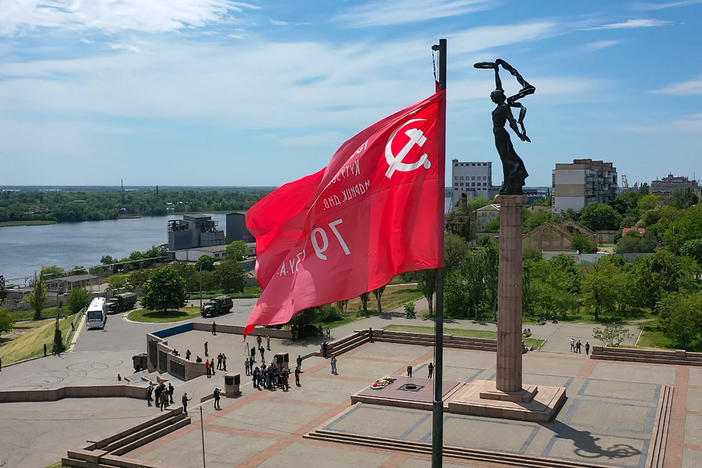 Russian forces raised a Soviet-era flag in Kherson after capturing the southern Ukrainian city early in the current war. Ukraine carried out new attacks in the Kherson region on Monday, raising the possibility that it is launching a counteroffensive. This photo was taken on May 20 at the World War II memorial in Kherson.
