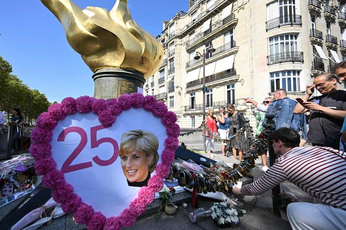 People commemorate the 25th anniversary of the death of Lady Diana Spencer at the "Flamme de la Liberte" monument in Paris on Wednesday.