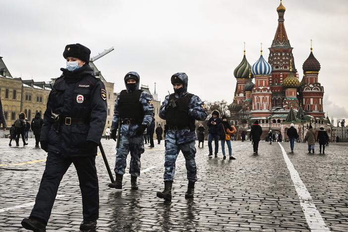 Police officers and the Russian National Guard (Rosgvardia) servicemen patrol on Red Square in central Moscow on January 25, 2021.