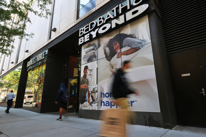 Though Bed Bath & Beyond got a boost early in the pandemic when many people were spending more time at home, the gains didn't last, and earnings have continued to drop.