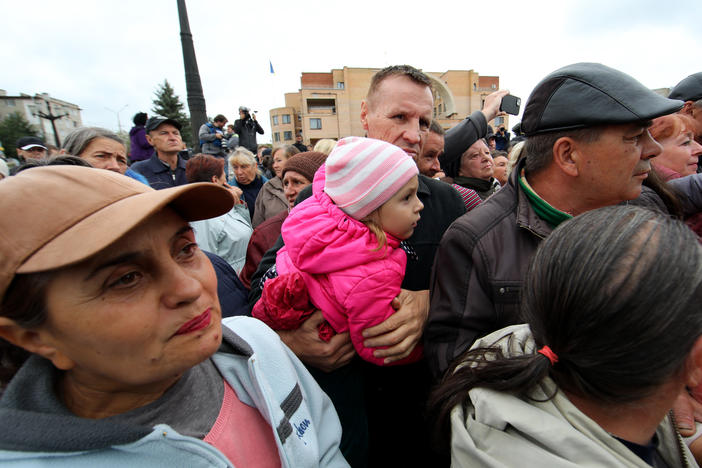 Local residents gather on Tuesday to receive humanitarian aid in Balakliia, a town recently liberated by the Ukrainian military as part of its counteroffensive in the Kharkiv region.