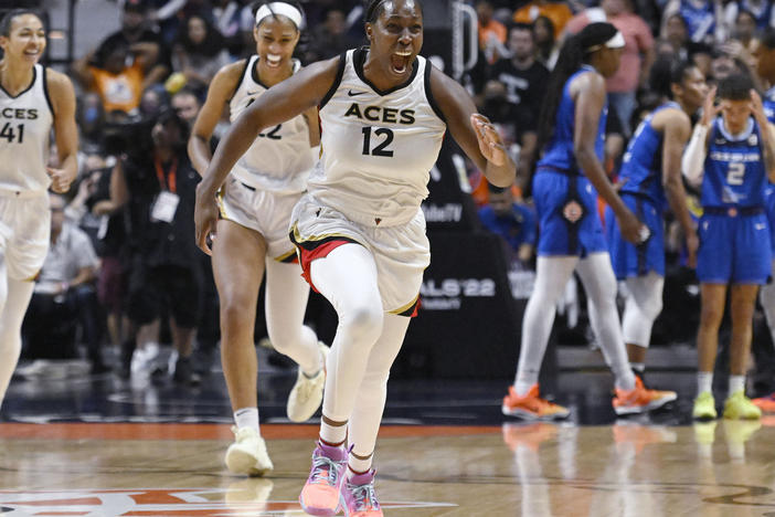 Las Vegas Aces' Chelsea Gray (12) celebrates with her team their win in the WNBA basketball finals against the Connecticut Sun on Sunday in Uncasville, Conn.