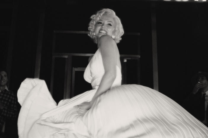 Ana de Armas plays Marilyn Monroe in the Netflix film <em>Blonde</em>.