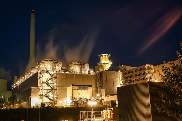 A Steag coal power plant in Herne, Germany, on Aug. 25. The Essen-based energy company Steag wanted to convert the old coal-fired power plant Herne 4 into a gas-fired power plant at the beginning of the year. In March, Steag decided to postpone the conversion and to continue firing the old power plant with coal.