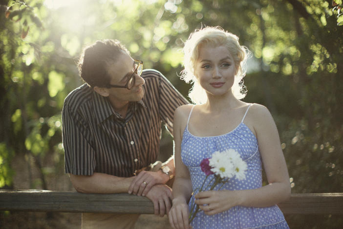 Adrien Brody as The Playwright & Ana de Armas as Marilyn Monroe in Blonde.