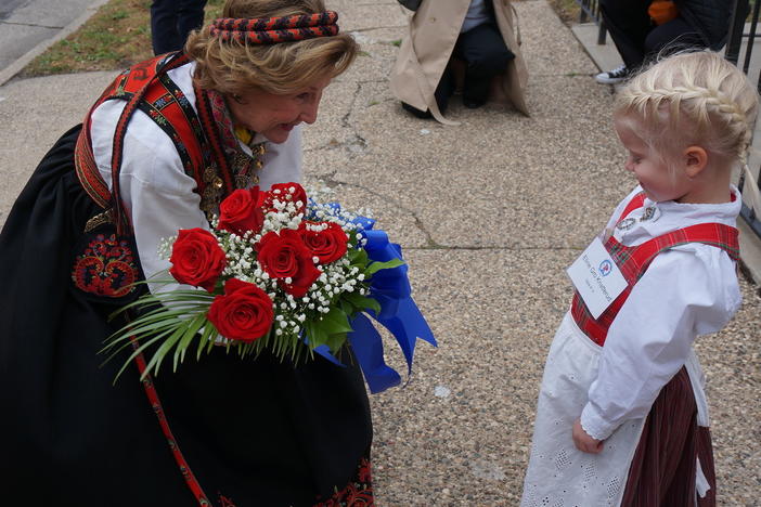 Eline Gro Knatterud, 4, greets Queen Sonja of Norway as she arrives to Den Norske Lutherske Mindekirke, the Norwegian Lutheran Memorial Church in Minneapolis on Sunday.
