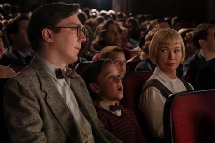 Young Sammy (Mateo Zoryon Francis-DeFord) experiences the magic of the movies with his parents (Paul Dano and Michelle Williams) in <em>The Fabelmans</em>.