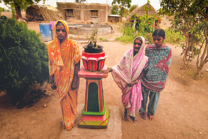 Family members of farmer Dattu Narayan Shewal, who committed suicide after a hailstorm hit his village in Marathwada, India, in 2014. Farmers there were planting single cash crops, so a climate-related disaster would wipe out their livelihoods and leave them unable to buy food. Swayam Shikshan Prayog would seek out their families, particularly the women, and help them get back on their feet.
