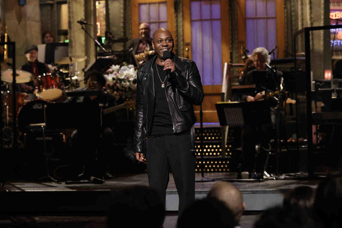 Dave Chappelle tried to walk a difficult line on "Saturday Night Live" this week.