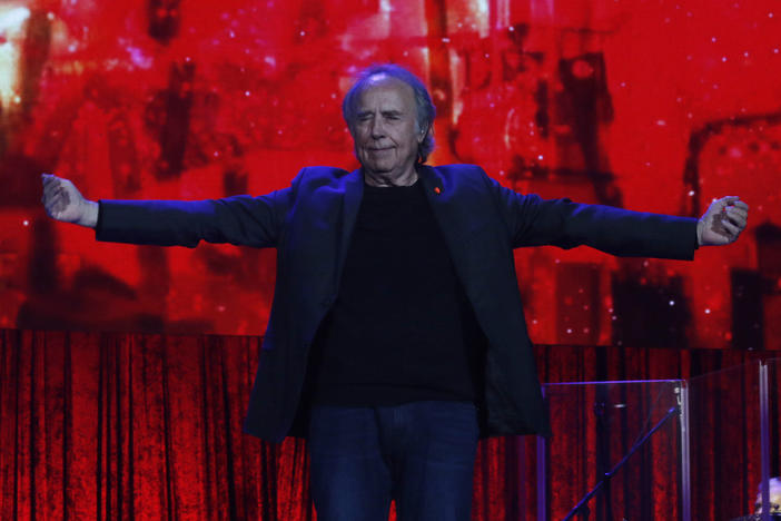 Thousands of fans have showed up across the U.S., Spain and Latin America to see legendary singer Joan Manuel Serrat on his farewell tour.