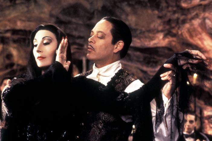Anjelica Huston as Morticia Addams and Raul Julia as Gomez Addams in <em>Addams Family Values</em>.