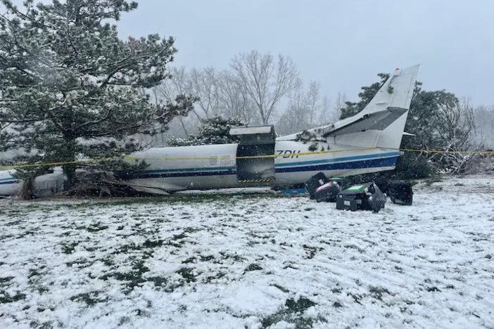 A twin engine turboprop airplane crashed onto the green of the Western Lakes Golf Club in Pewaukee, Wis. Tuesday morning.