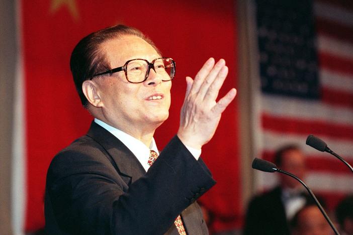 Chinese President Jiang Zemin sings a selection from "Beijing Opera" on the last day of an eight-day visit to the U.S. on Nov. 2, 1997, in Los Angeles.