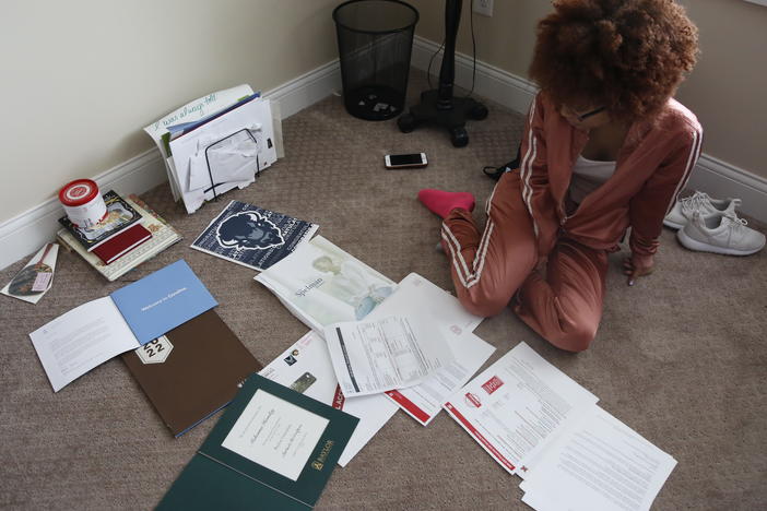 As a perspective college student, McKenna Hensley had to wade through confusing and hard-to-compare financial aid letters, trying to understand which college she could afford.