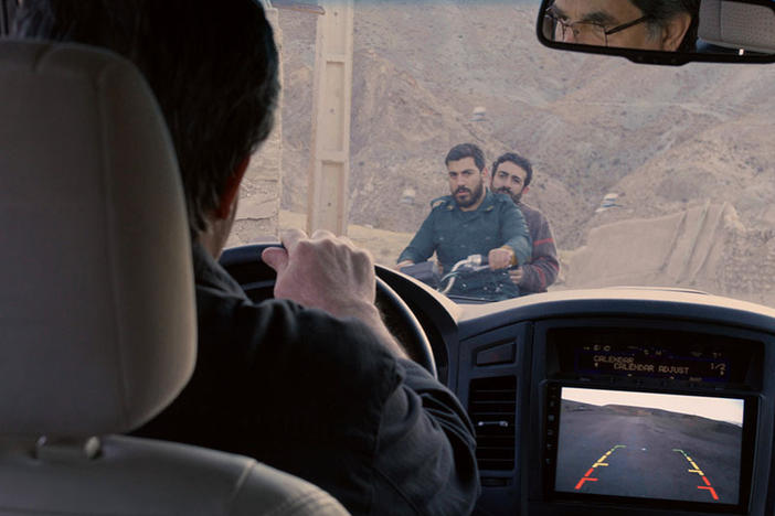 Iranian filmmaker Jafar Panahi plays a version of himself in <em>No Bears. </em>