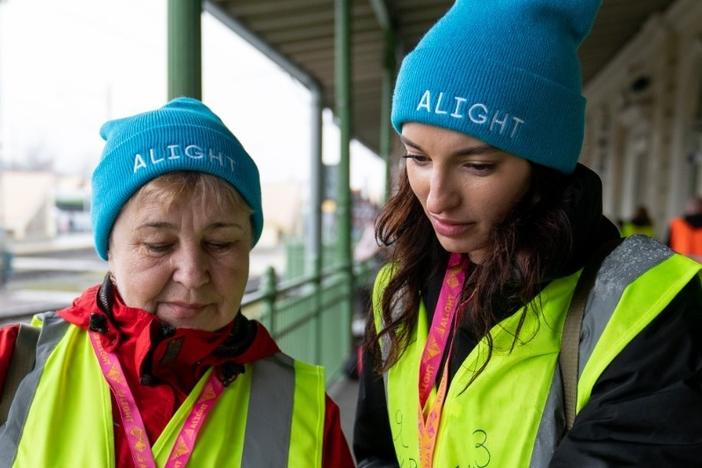 Alight Guides meeting refugees at Przemysl, Poland train station. Alight Guides work in the US and around the world to support both refugees as well as US sponsor groups through the entire journey.