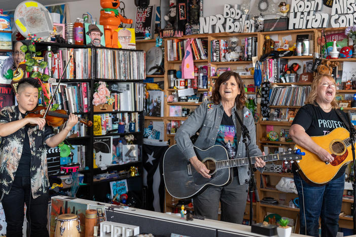 Indigo Girls perform a Tiny Desk concert.