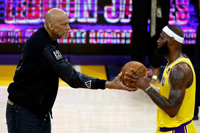 This Day In Lakers History: Kareem Abdul-Jabbar Scores 30 Points