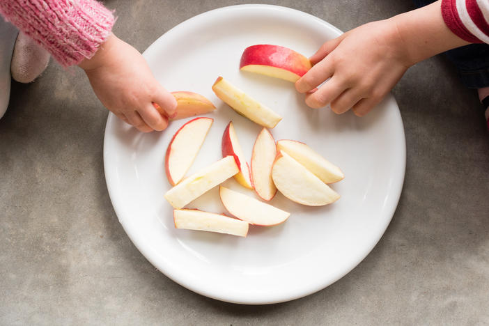 Children share apples in Sydney, Australia.