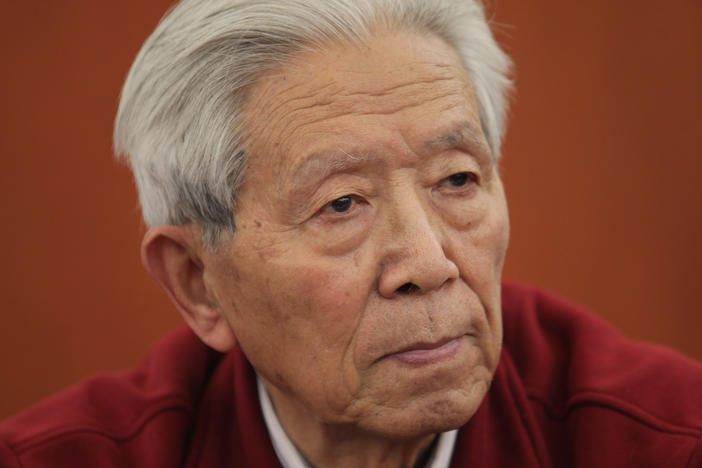 Military surgeon Jiang Yanyong, the doctor who defied the government and spoke the truth of SARS in 2003, talks at a forum on the 10th anniversary of SARS held in Beijing. He died this past week at age 91.