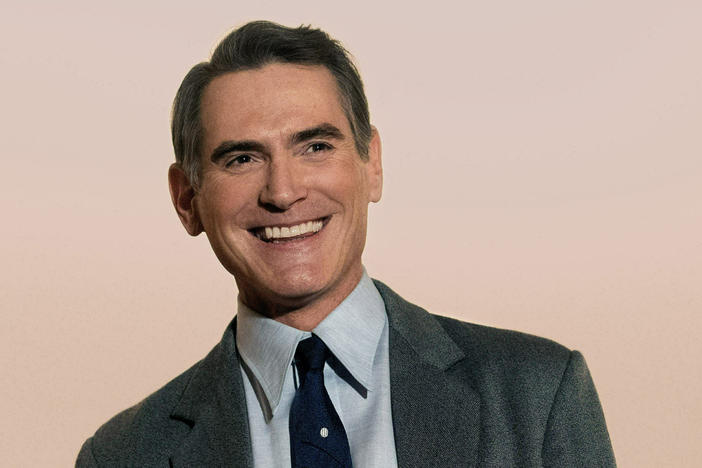 Billy Crudup plays a salesman marketing timeshares on the moon in the futuristic series <em>Hello Tomorrow!</em>