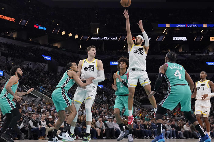 Utah Jazz guard Johnny Juzang (33) shoots against the Spurs during a game in San Antonio on Wednesday.