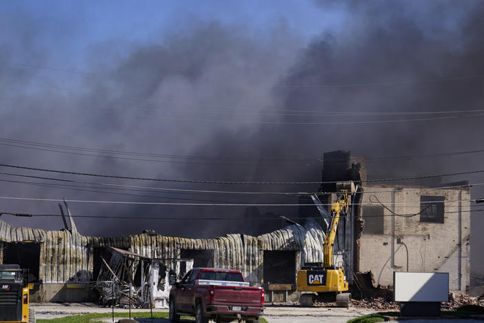 Smoke billows from the site of an industrial fire in Richmond, Ind., on Wednesday.