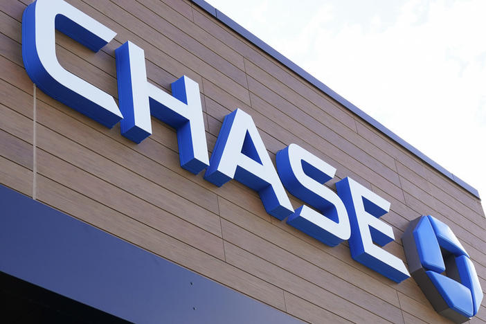 A Chase Bank location in Warrington, Pa. Regulators seized First Republic Bank and sold all of its deposits and most of its assets to JPMorgan Chase Bank.