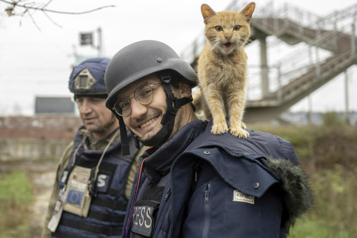 Agence France-Presse journalist Arman Soldin smiles as a cat stands on his shoulders in November in Ukraine. Colleagues of Soldin, who was killed in Ukraine on Tuesday, gathered solemnly at the press agency's Paris headquarters the day after his death to remember the 32-year-old.