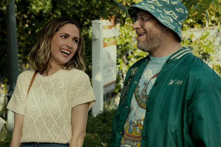 Rose Byrne and Seth Rogen in <em>Platonic.</em>