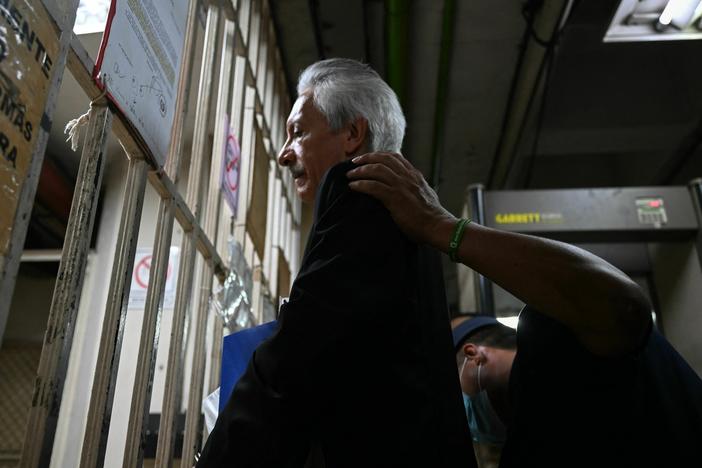 Guatemalan journalist José Rubén Zamora, president of the newspaper <em>El Periódico</em>, arrives handcuffed and under police escort to listen to a Guatemalan court's ruling in a case against him, at the Palace of Justice in Guatemala City, on Wednesday.