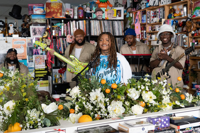 Ambré performs a Tiny Desk concert.