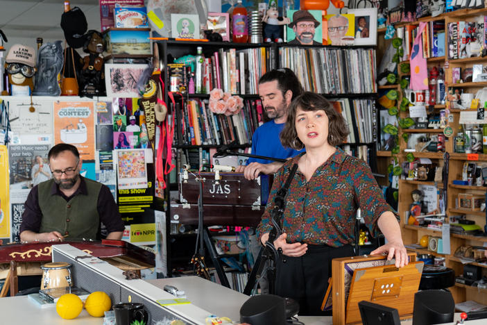 Lisa O'Neil performs a Tiny Desk concert.