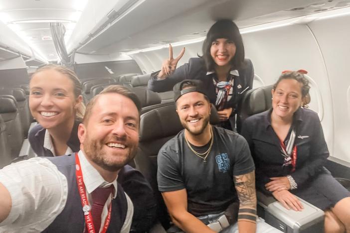 Phil Stringer bonded with the crew members on his recent flight from Oklahoma City to Charlotte, N.C. He even plans to visit them in Dallas later this month.