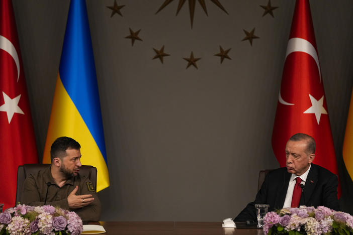 Ukraine's President Volodymyr Zelenskyy, left, talks to journalists next to Turkey's President Recep Tayyip Erdogan during a joint news conference following their meeting in Istanbul, Turkey, on Saturday.