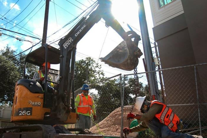 Austin, Texas, construction workers dig on a hot day in August 2021. Last month, Gov. Greg Abbott signed a bill that overturns local ordinances in some Texas cities that mandate regular rest breaks for such workers.