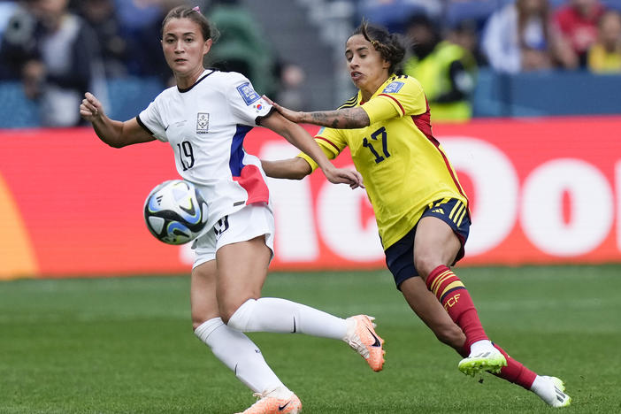 South Korea's Casey Phair (left) and Colombia's Carolina Arias compete for the ball during a Women's World Cup Group H soccer match at the Sydney Football Stadium in Sydney, Australia on Tuesday.