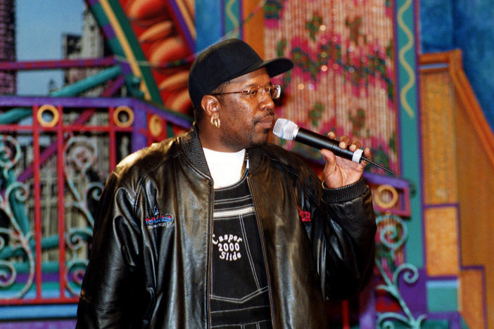 DJ Casper, born Willie Perry Jr., performs during rehearsals for his performance on <em>The Jenny Jones Show</em> in Chicago in September 2000. Perry has died at age 58.