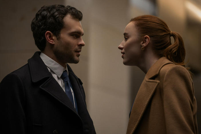 A cutthroat power couple Luke (Alden Ehrenreich) and Emily (Phoebe Dynevor) end up in a power struggle in <em>Fair Play.</em>