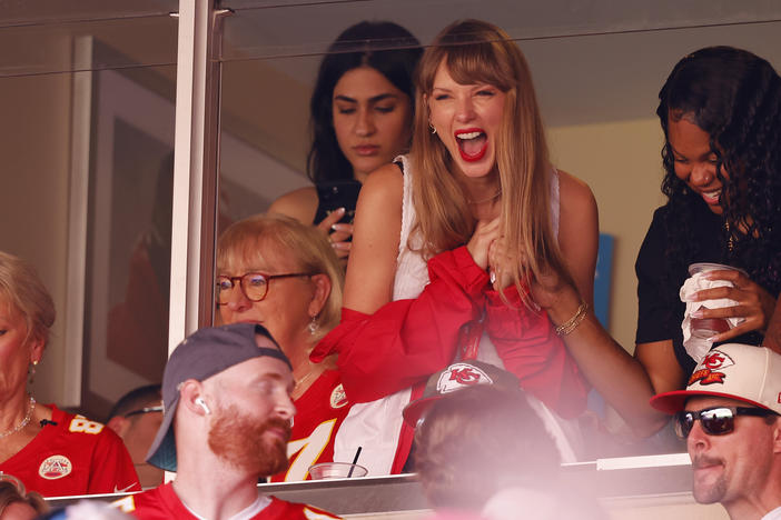 Taylor Swift watched the Kansas City Chiefs play at Arrowhead Stadium on Sunday. At one point she ate a snack and unknowingly set a meme in motion.