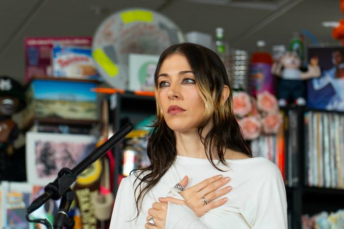 Caroline Polachek performs a Tiny Desk concert.