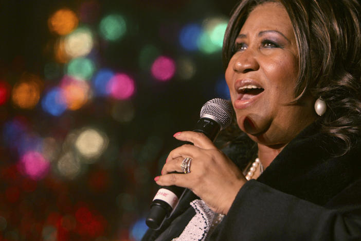 In this Dec. 4, 2008 file photo, Aretha Franklin performs during the 85th annual Christmas tree lighting at the New York Stock Exchange in New York.