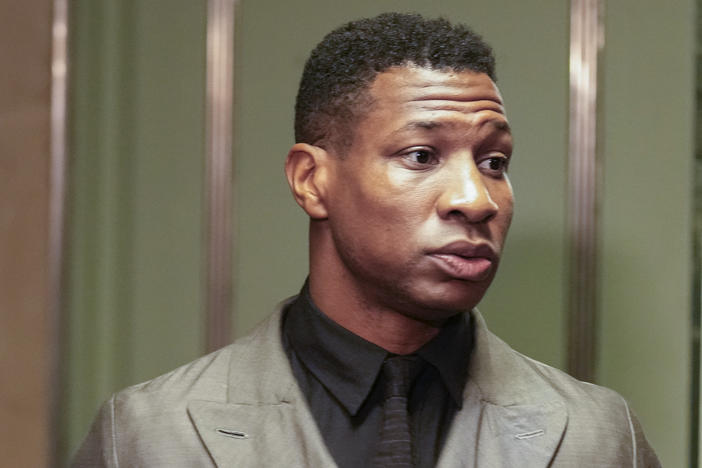 Jonathan Majors enters a courtroom at the Manhattan criminal courts in New York on Dec. 18, 2023.