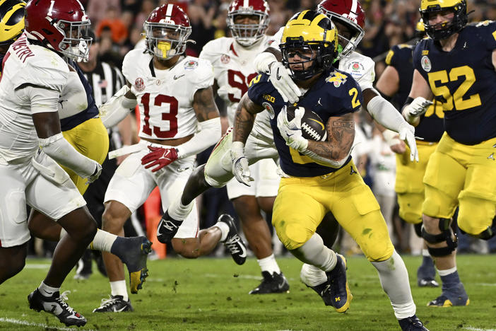 Michigan running back Blake Corum (2) runs in for a touchdown past Alabama defensive back Kool-Aid McKinstry (1) during overtime at the Rose Bowl CFP NCAA semifinal college football game Monday, Jan. 1, 2024, in Pasadena, Calif.
