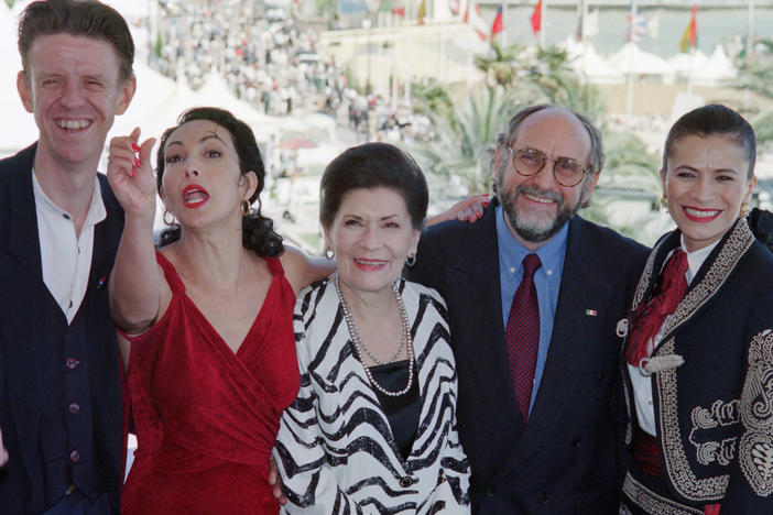 British actor Alex Cox, Mexican actress Blanca Guerra and Ana Ofelia Murguía (center), Mexican film director Arturo Ripstein and Mexican actress Patricia Reyes Spíndola pose as part of the 47th Cannes Film Festival in 1994. Murguía died Sunday.