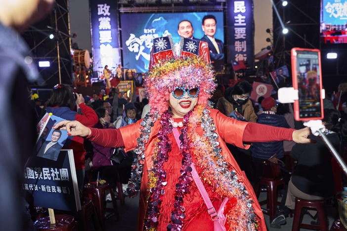 "Excited sister" — a fixture at Kuomintang rallies — makes her presence known at a rally for the KMT presidential candidate Hou Yu-ih on Jan. 6.